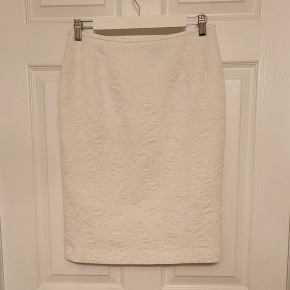 Kasper Ivory White Embossed Pencil Skirt Size 4P - Picture 1 of 7